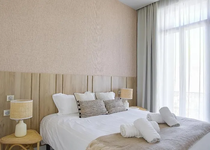 Jessicannes - Alba - Et Palais Des Festival A Pied * كان